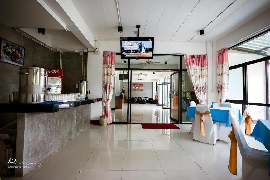 Pornsiri Hotel Sisaket Bagian luar foto