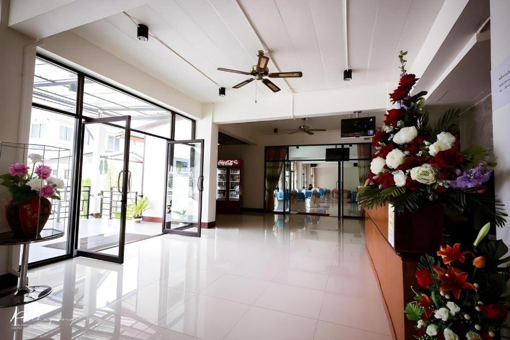 Pornsiri Hotel Sisaket Bagian luar foto