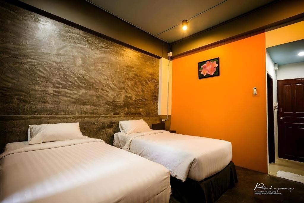 Pornsiri Hotel Sisaket Bagian luar foto