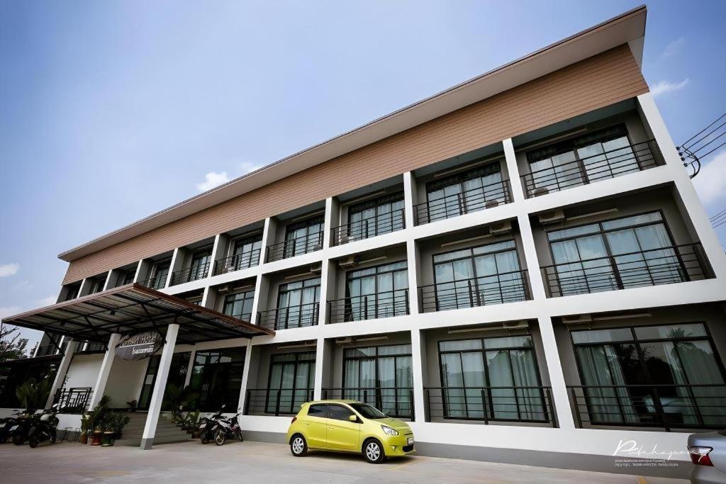 Pornsiri Hotel Sisaket Bagian luar foto