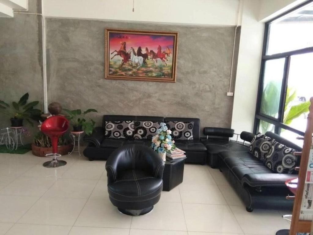 Pornsiri Hotel Sisaket Bagian luar foto