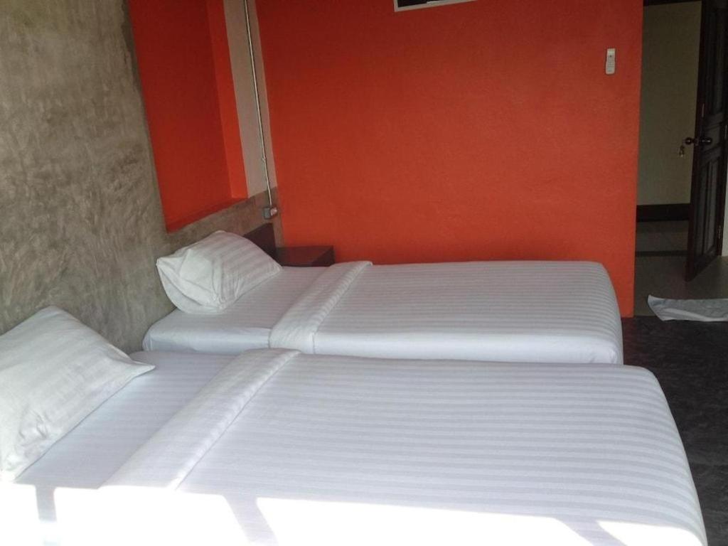 Pornsiri Hotel Sisaket Bagian luar foto